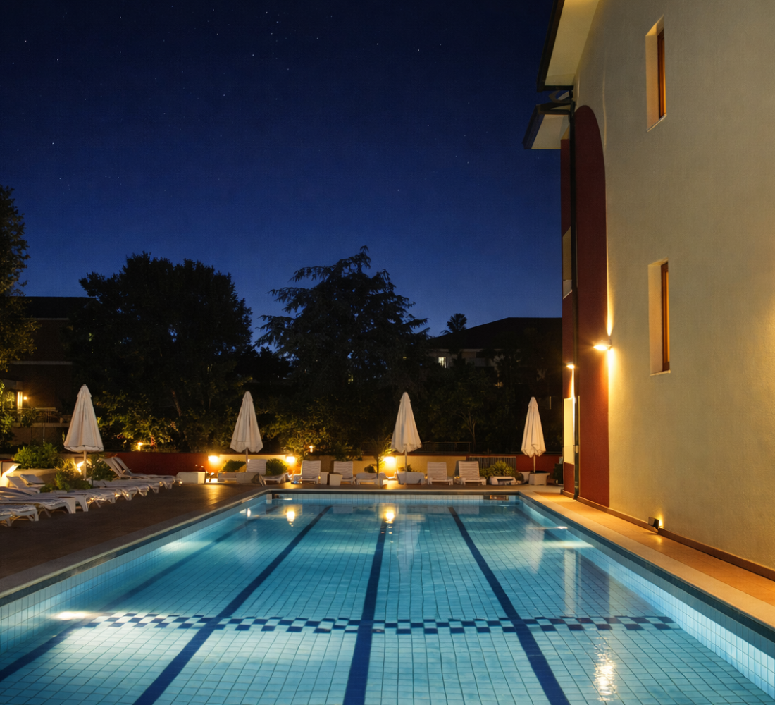 Piscina Elisabetta hotel notturna top